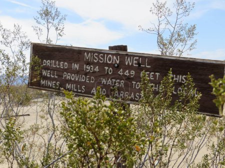 Mission Well Sign, Bergbaugeschichte im Joshua Tree Nationalpark. Hochwertiges Foto