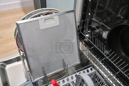 Kitchen extractor filter, in a dishwasher, for washing.