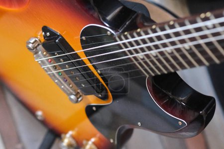Nahaufnahme des Korpus einer E-Gitarre der Spitzenklasse