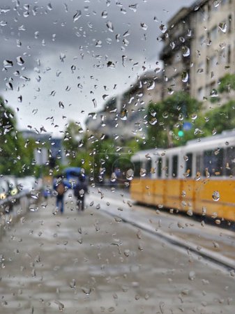 Rain.Tram in der Stadt.