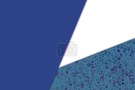 Foto de Tonos frescos brillantes lisos vs texturizados de papeles de color que se cruzan para formar una forma de triángulo para el diseño de la cubierta - Imagen libre de derechos