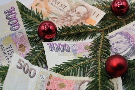 Téléchargez les photos : Dépenser de l'argent pour Noël, tout est cher - en image libre de droit