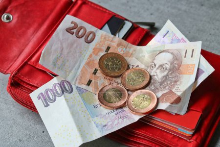 Brieftasche und Geld - Tschechische Kronen, Münzen und Banknoten