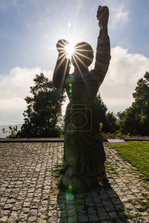Téléchargez les photos : Europe, Portugal, Viana do Castelo. Le 9 avril 2022. Statue sur le domaine du Sanctuaire du Sacré-Cœur sur le Mont de Luzia, Mont de Sainte Lucie. - en image libre de droit