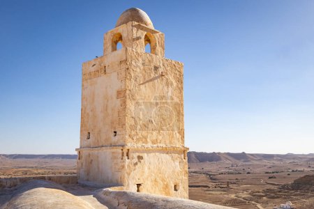 Téléchargez les photos : Chenini, Tataouine, Tunisie. Minaret d'une petite mosquée de la ville de Tatouine. - en image libre de droit