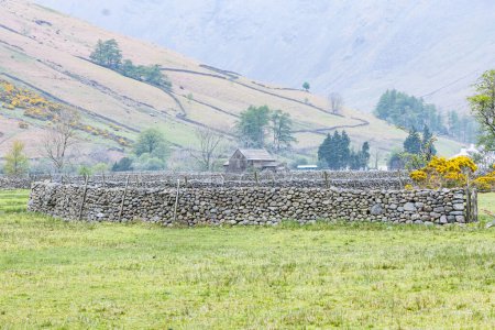 Wasdale Head, Seascale, Lake District National Park, Cumbria, Angleterre, Grande-Bretagne, Royaume-Uni. Vieux enclos à moutons en pierre dans le parc national Lake District.
