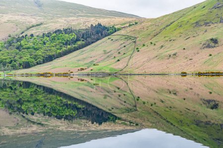 Wasdale Head, Seascale, Lake District National Park, Cumbria, Angleterre, Grande-Bretagne, Royaume-Uni. Réélections sur le lac Wast Water dans le parc national de Lake District.
