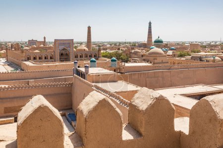 Khiva, Región de Xorazm, Uzbekistán, Asia Central. El Islam Khodja Madrasa y Minarete en Khiva.