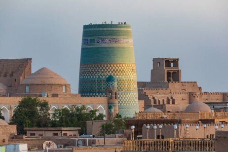 Khiva, Región de Xorazm, Uzbekistán, Asia Central. El Minarete Menor de Kalta en Khiva.