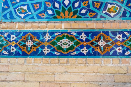 Samarkand, Samarqand, Usbekistan, Zentralasien. Dekorative Fliese auf dem Gur-i-Amir-Mausoleum in Samarkand.