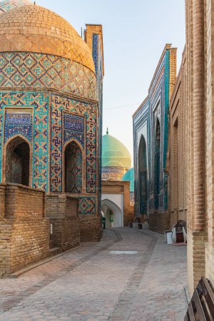 Samarkand, Samarqand, Uzbekistan, Central Asia. The Ustad Ali Nasafi Mausoleum at the Shah-i-Zinda in Samarkand.