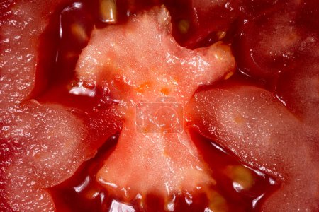 Foto de Textura de tomate como fondo. Un primer plano de un tomate. Macro photo.tomato - Imagen libre de derechos