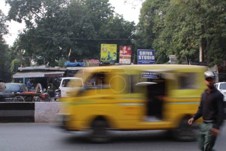 Téléchargez les photos : Mumbai, Rajasthan 01 Jan 2022 : Des photos floues dans la rue indienne - en image libre de droit