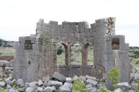 Ruines de l'église Akoren (Aladaglar) en Turquie