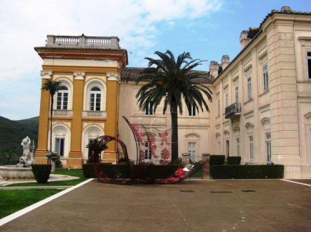 Foto de Caserta, Campana, Italia, 2009: complejo de San Leucio junto con el Palacio Real de Caserta, reconocido como Patrimonio de la Humanidad por la UNESCO. - Imagen libre de derechos