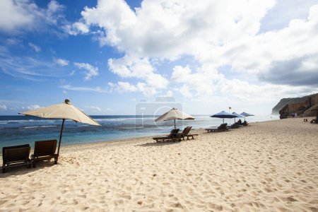 Téléchargez les photos : Beautiful view of Melasti Beach, a tropical beach, famous tourist destination located in Bali Island, Indonesia. - en image libre de droit