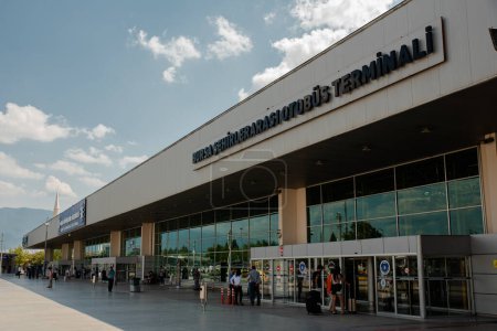 Téléchargez les photos : Bursa, Turquie 17 septembre 2022 : terminal d'autobus interurbain Bursa, l'un des points de transport importants - en image libre de droit