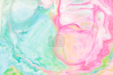 Mehrfarbiger abstrakter Hintergrund mit Farbflecken auf Flüssigkeit