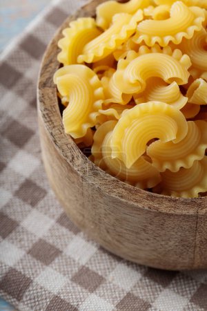 Traditionelle italienische Pasta Creste di Gallo in Form eines Hahnenkammes