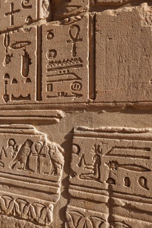 Téléchargez les photos : Temple d'Isis aka temple de Philae à Assouan - Egypte. - en image libre de droit