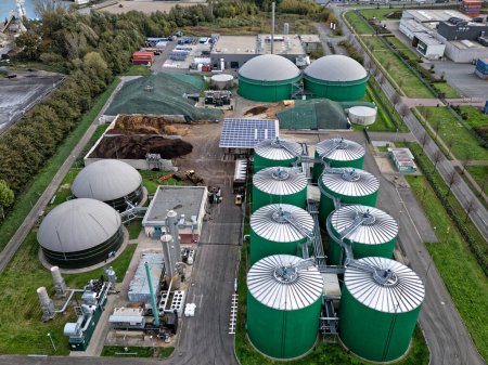 Usine de biogaz de Dorsten, Rhénanie du Nord-Westphalie. L'usine traite environ 300 tonnes de lisier, de fumier et de matières premières renouvelables chaque jour.