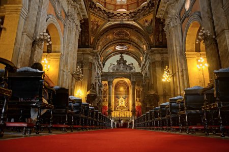 Téléchargez les photos : L'église de Nossa Senhora da Candelaria est un temple catholique situé dans la ville de Rio de Janeiro, au Brésil. C'est l'un des principaux monuments religieux de la ville.. - en image libre de droit