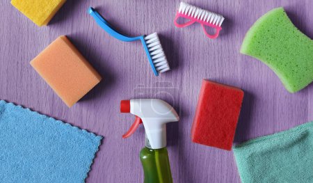 Photo for Cleaning products banner for hardware store, cleaning service. Flat lay. Kitchen sponges, cleaning liquid spray, synthetic dishrags and scrub brushes on wooden table. Header for website, advert, blog - Royalty Free Image
