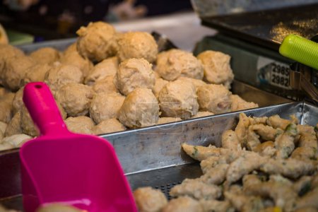 Téléchargez les photos : Golden Delights: Crispy Meatballs - en image libre de droit
