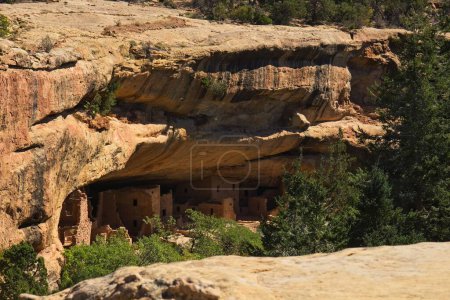 Téléchargez les photos : Ruines amérindiennes construites dans une falaise. Parc national Mesa Verde, Colorado. - en image libre de droit