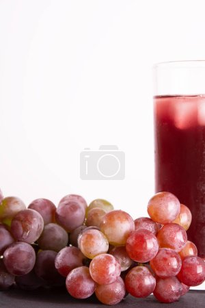 Foto de Glass of grape juice and fruits on a white background - Imagen libre de derechos