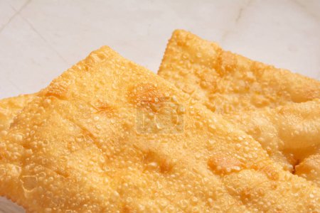 Pastell Food traditionelles Gebäck gebraten Streetfood isoliert Frontansicht Nahaufnahme