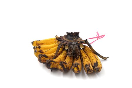 un peine de plátano maduro que ha sido parcialmente roto
