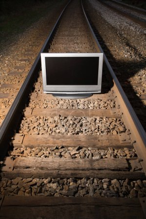Téléchargez les photos : Télévision sur voies ferrées
. - en image libre de droit