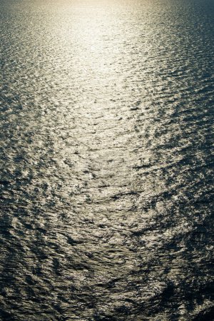 Téléchargez les photos : Soleil sur l'eau sueface - en image libre de droit