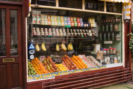 Téléchargez les photos : Fruits frais sur le marché - en image libre de droit