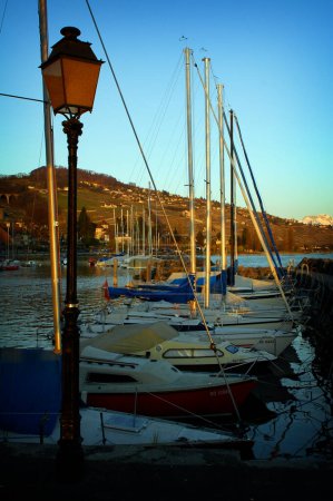 Téléchargez les photos : Marina de Lausanne au coucher du soleil - en image libre de droit