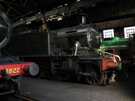 Téléchargez les photos : Train à vapeur dans la remise au Didcot Railway Centre, Oxfordshire - en image libre de droit