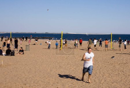 Téléchargez les photos : Volleyball à Coney Island - en image libre de droit