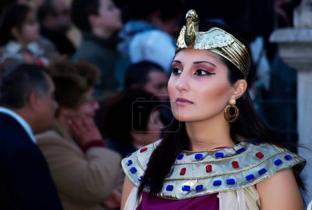 Téléchargez les photos : Femme portant le costume de Cléopâtre - en image libre de droit
