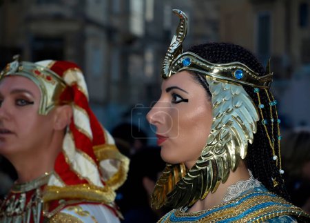 Téléchargez les photos : Cléopâtre femme portant des vêtements anciens - en image libre de droit