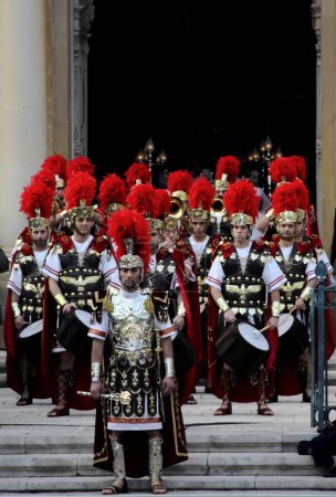 Téléchargez les photos : Palace Drummers portant l'uniforme de légionnaires - en image libre de droit