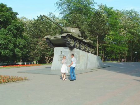 Foto de Pareja en el monumento viejo tanque - Imagen libre de derechos