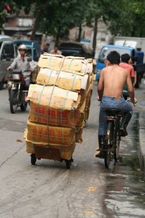 Téléchargez les photos : Transporteur en Chine, lieu de voyage sur fond - en image libre de droit