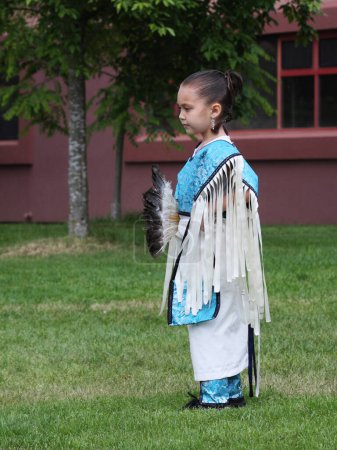 Téléchargez les photos : Jeune danseuse autochtone en gros plan - en image libre de droit