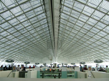 Téléchargez les photos : Intérieur de l'aéroport moderne - en image libre de droit