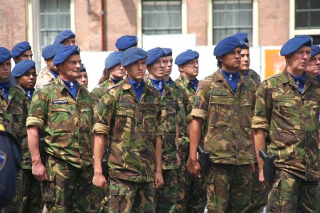 Téléchargez les photos : UN soldiers on Veterans Day parade - en image libre de droit