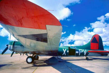 Téléchargez les photos : B 17 Avion de la force aérienne - en image libre de droit