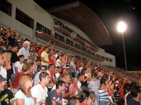 Foto de Aficionados al fútbol en el estadio - Imagen libre de derechos