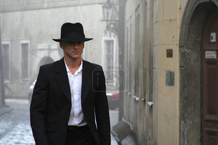 Téléchargez les photos : Daniel Craig sur le tournage de Casino Royale à Prague, République tchèque - en image libre de droit