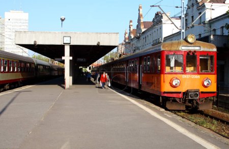 Foto de Estación de tren en la ciudad durante el día - Imagen libre de derechos